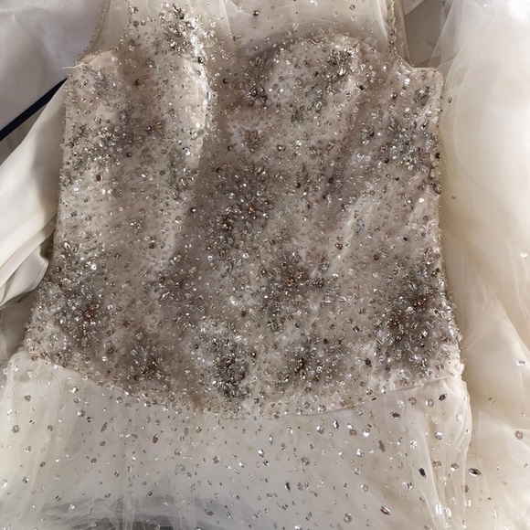 Wedding gown - Picture 2 of 8